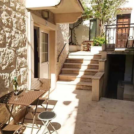 Ivana Apartment *